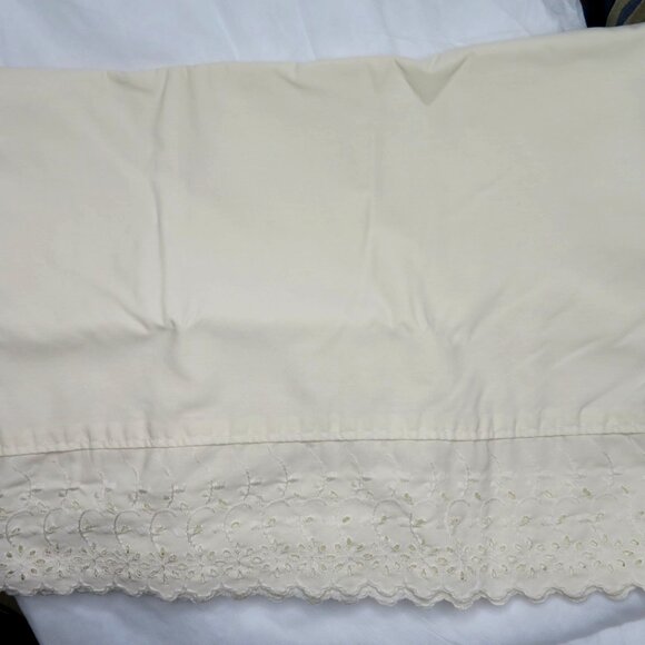 Vintage Martha Stewart Everyday Standard Pillowcases Pair of 2 Eyelet Scalloped - Picture 3 of 13